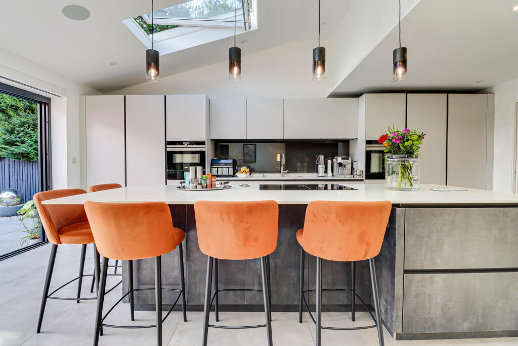 Additional image 4 of Laburnum Grove, St. Albans, Hertfordshire, AL2