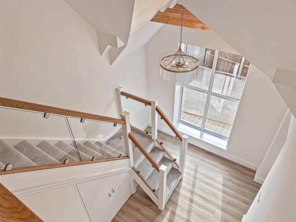 Additional image 19 of Warrengate Road, Brookmans Park