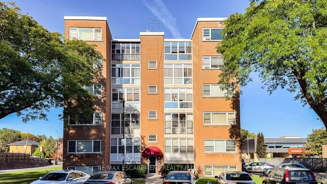 Additional image 5 of 824 Brant St Unit 8