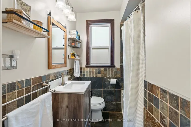 Additional image 13 of 48 Franklin Ave