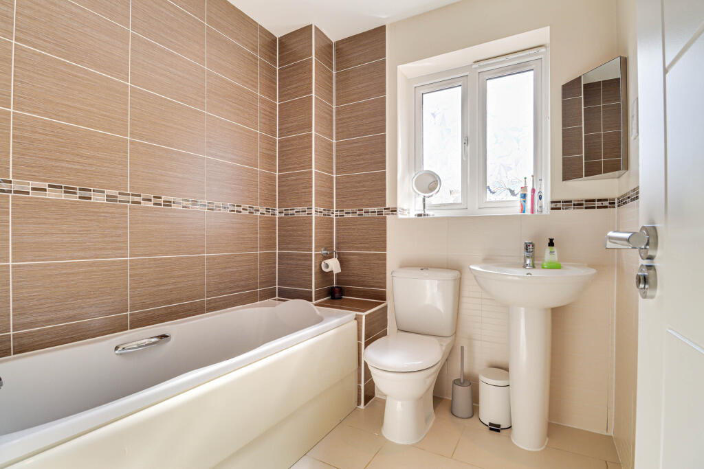 Additional image 18 of Laburnum Grove, St. Albans, Hertfordshire, AL2