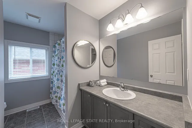 Additional image 33 of 120 Sundial Cres