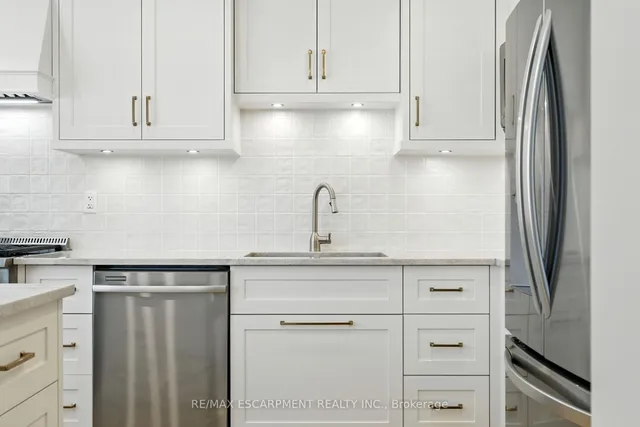 Additional image 14 of 5090 FAIRVIEW St Unit 48