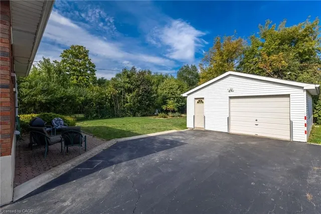 Additional image 29 of 142 Fernwood Cres