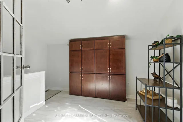 Additional image 17 of 78 OAK Ave