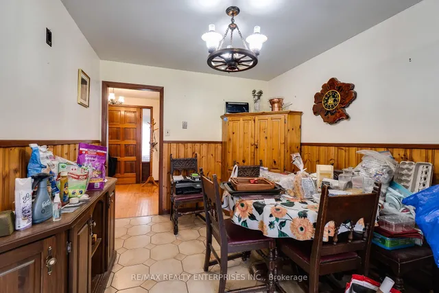 Additional image 32 of 12909 5th Line