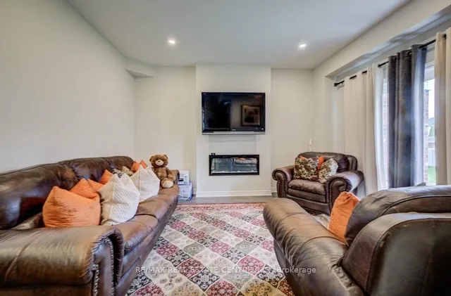 Additional image 16 of 43 Genoa Dr