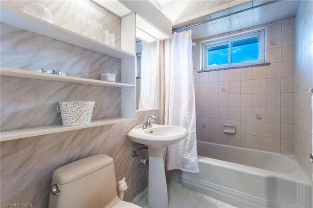 Additional image 13 of 142 Fernwood Cres