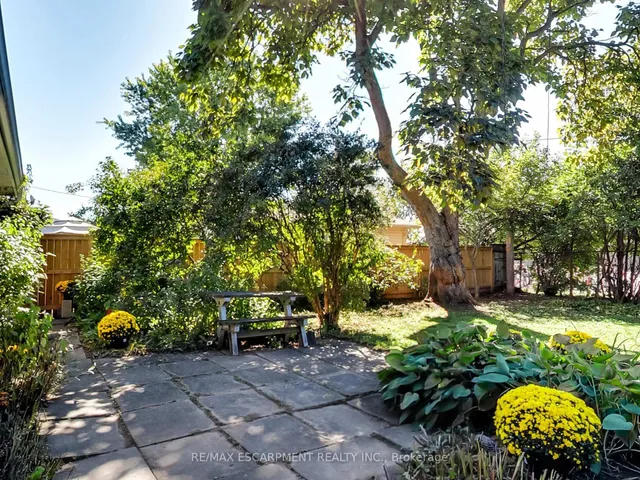 Additional image 42 of 558 Parkside Cres