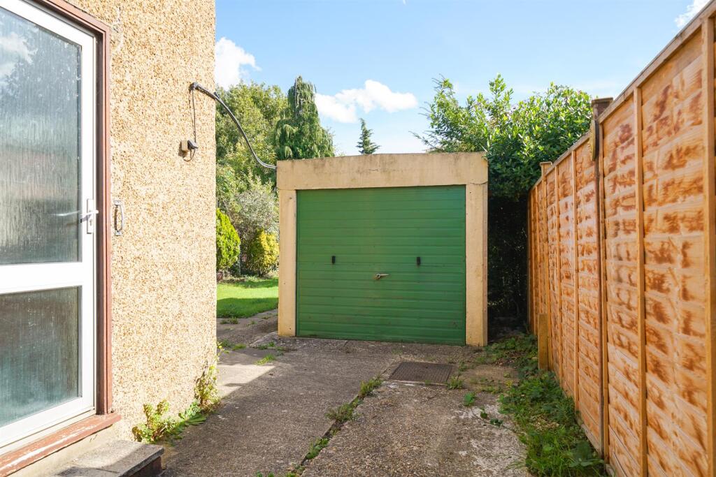 Additional image 22 of Oakwood Drive, St Albans