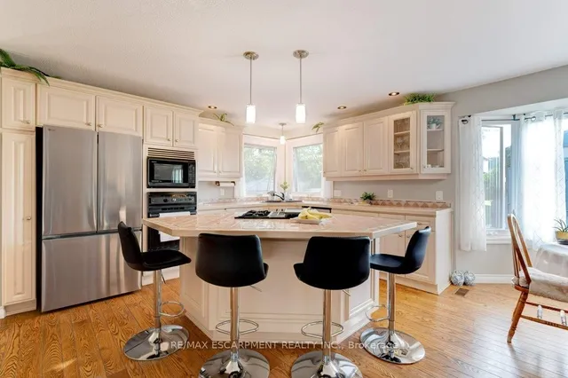 Additional image 11 of 37 WEST Ave