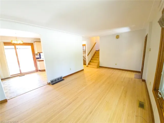 Additional image 27 of 164 Laurier Ave