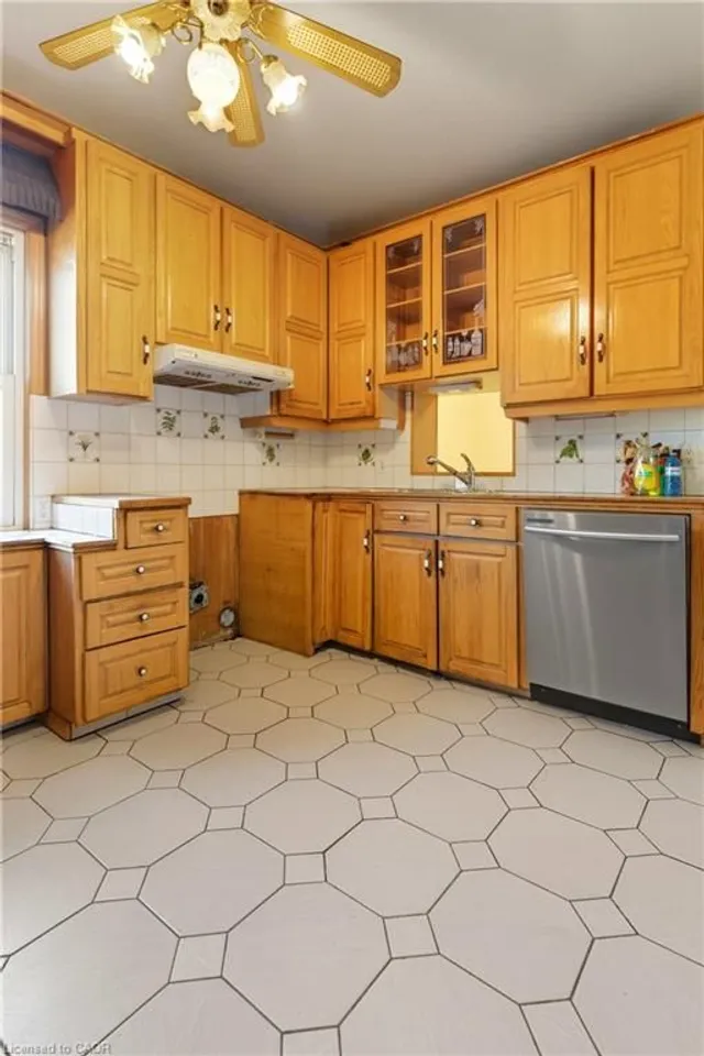 Additional image 5 of 11 Holton Ave