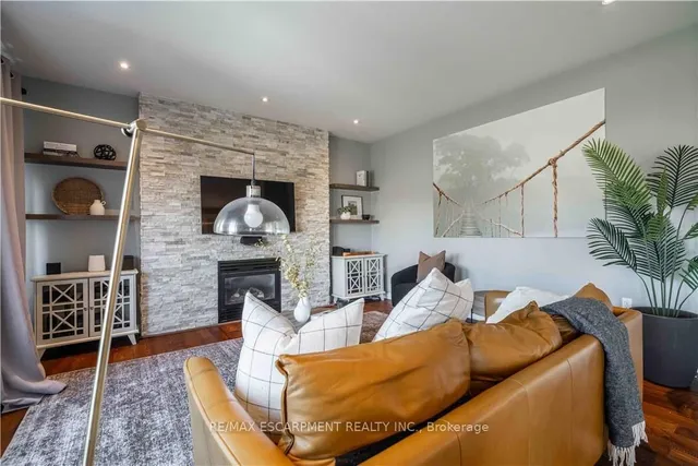 Additional image 15 of 51 Showcase Dr