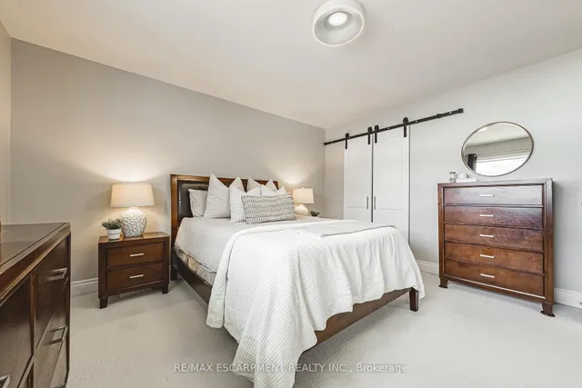 Additional image 25 of 469 Claridge Rd Unit 1