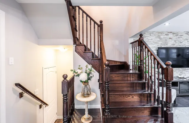 Additional image 13 of 7 Suitor Crt