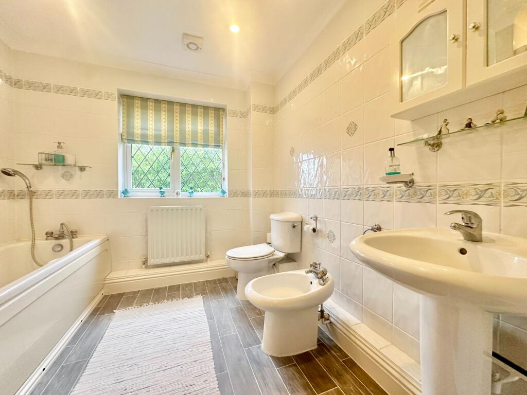 Additional image 11 of a Oaklea, Welwyn