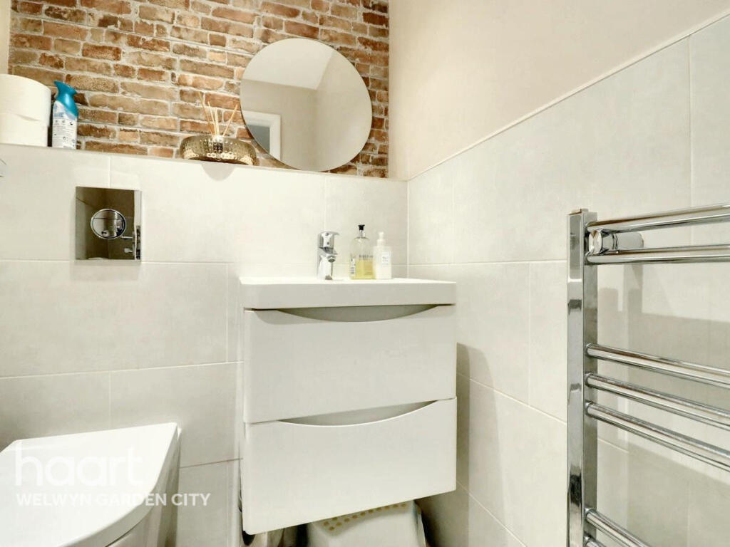 Additional image 7 of Peartree Lane, Welwyn Garden City