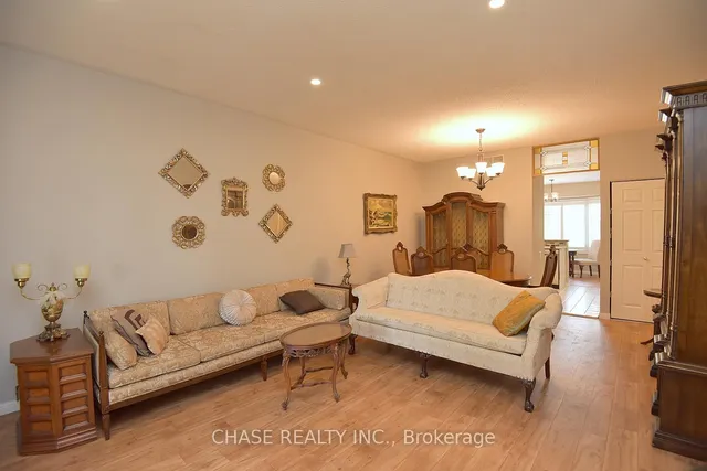 Additional image 3 of 157 Silverbirch Blvd