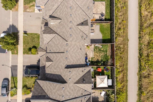 Additional image 4 of 4832 Capri Cres