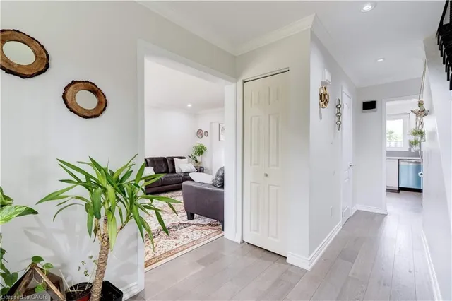 Additional image 4 of 5475 Lakeshore Rd Unit 19