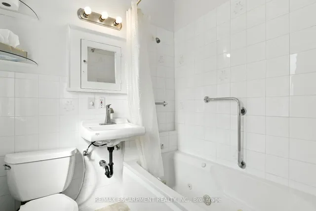 Additional image 27 of 57 Highcliffe Ave