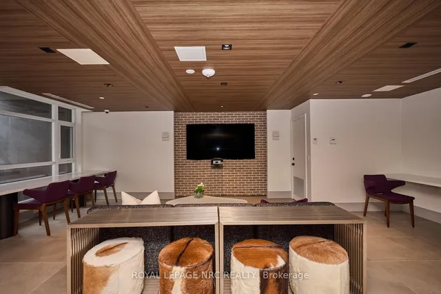 Additional image 5 of 600 North Service Rd Unit 221