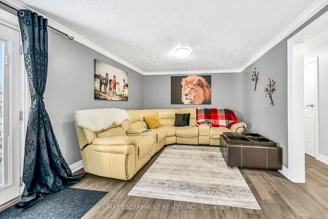 Additional image 31 of 28 Tara Crt