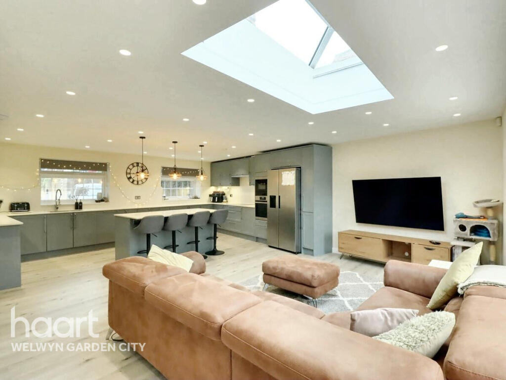 Additional image 4 of Peartree Lane, Welwyn Garden City