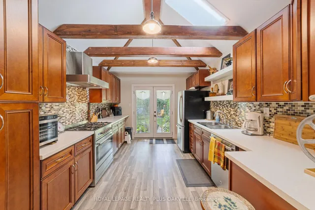 Additional image 10 of 100 Case St