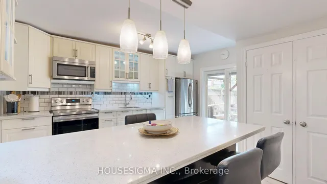 Additional image 11 of 6 Albany Ave