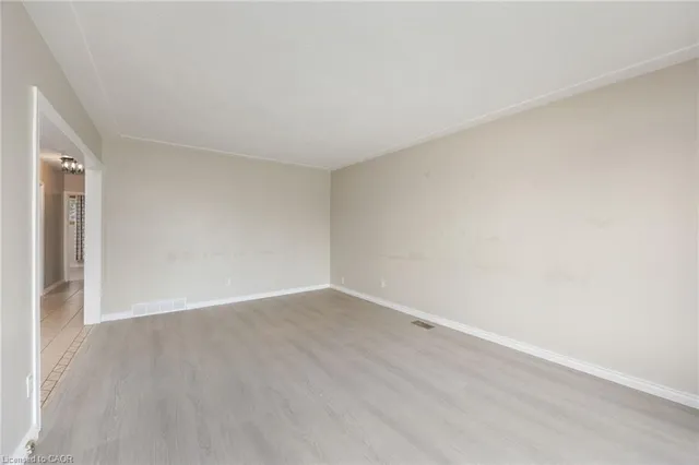 Additional image 32 of 60 Champlain Ave Unit Main Floor