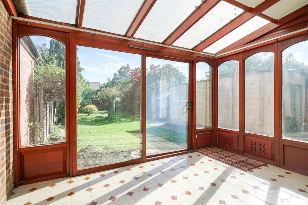 Additional image 8 of Oakwood Drive, St Albans