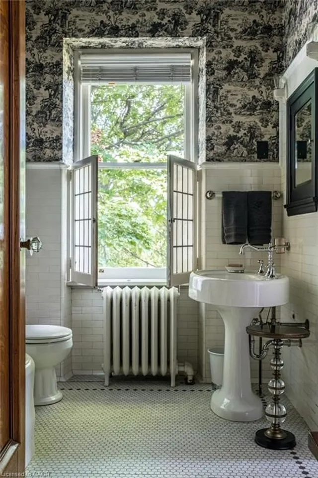 Additional image 19 of 77 Claremont Dr