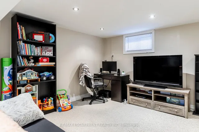 Additional image 29 of 118 Julian Ave