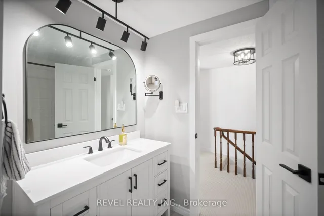 Additional image 34 of 2058 Brant St Unit 3