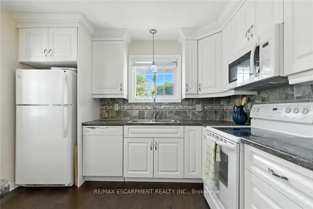 Additional image 4 of 360 Silverbirch Blvd