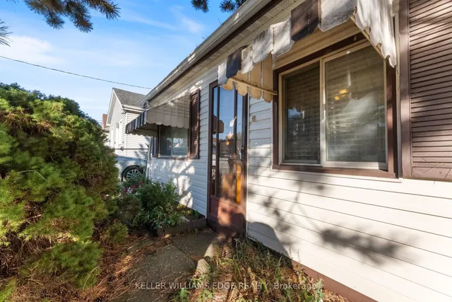 Additional image 3 of 544 Quebec St