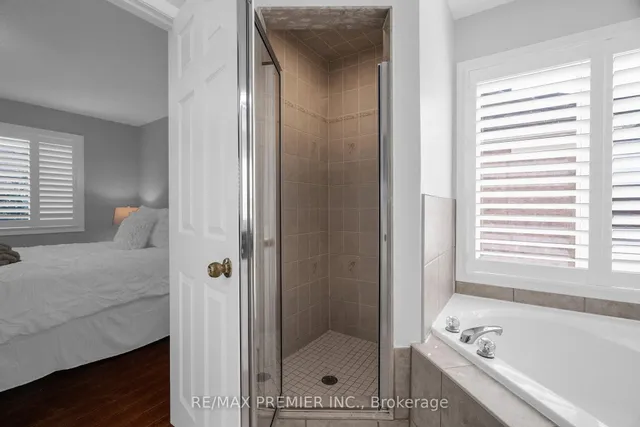 Additional image 33 of 920 McDuffe Cres