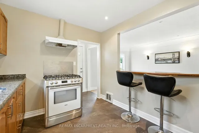 Additional image 15 of 261 East 14th St