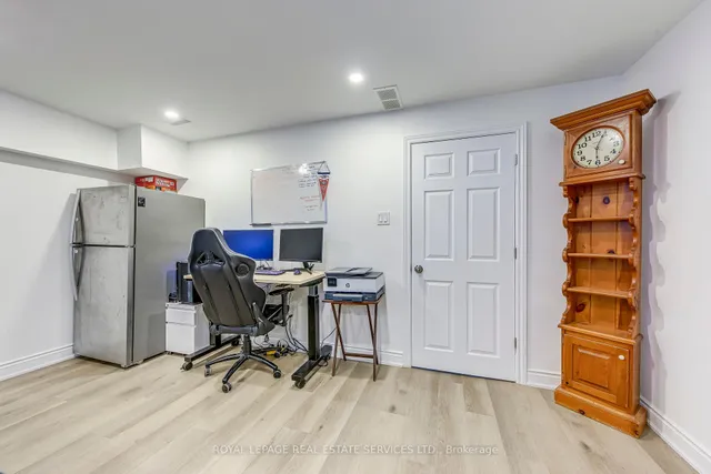 Additional image 37 of 1294 Guelph Line Unit 4