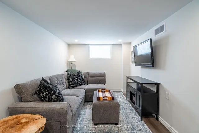 Additional image 20 of 38 Salem Ave