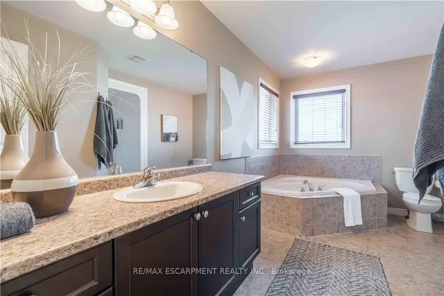 Additional image 25 of 51 Showcase Dr