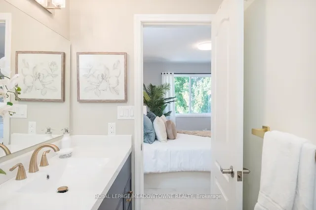 Additional image 18 of 698 Edwards Ave