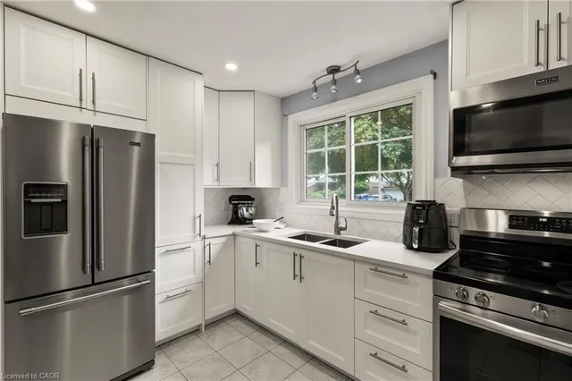 Additional image 13 of 3239 Sprucehill Ave