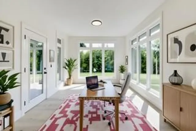 Additional image 10 of 20 Stokes Tr