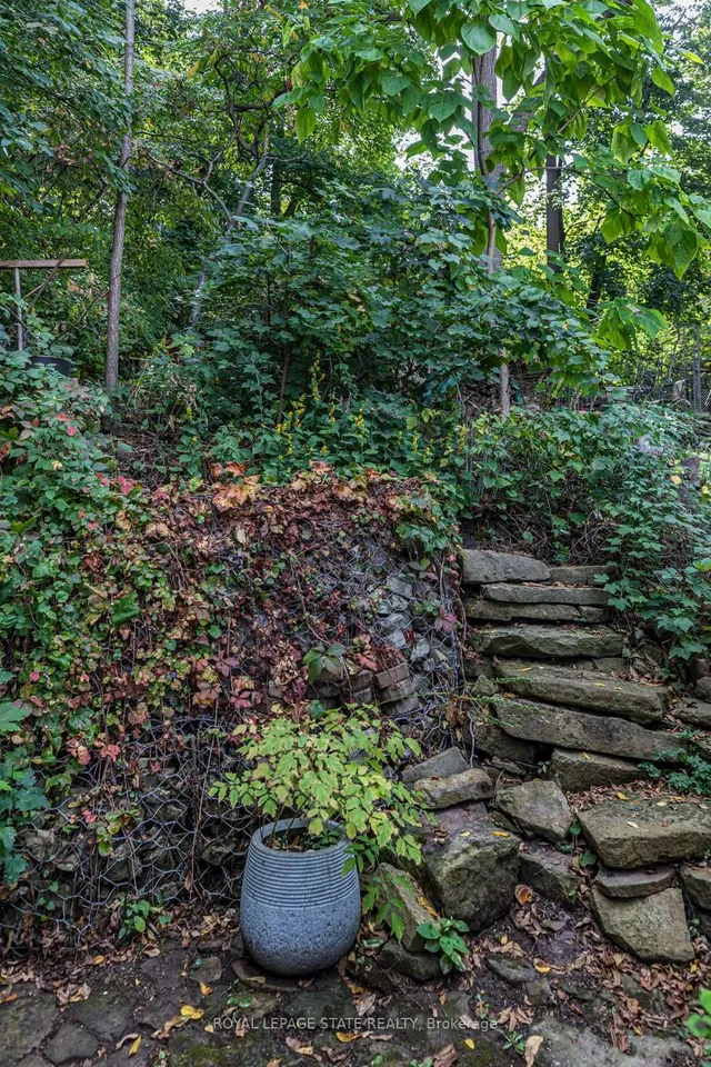 Additional image 40 of 210 Charlton Ave