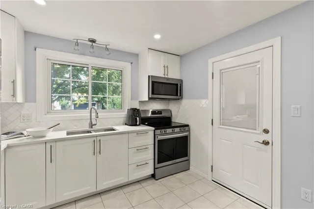 Additional image 12 of 3239 Sprucehill Ave