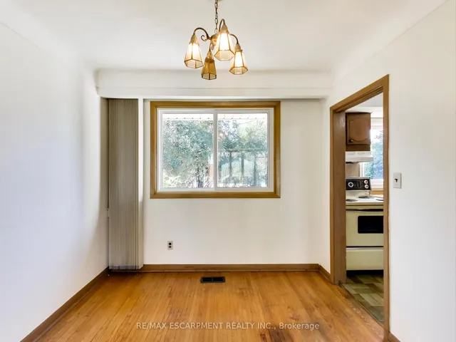 Additional image 16 of 558 Parkside Cres