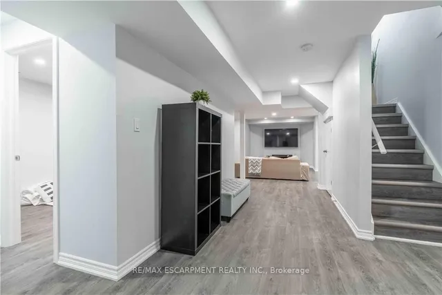 Additional image 33 of 51 Showcase Dr